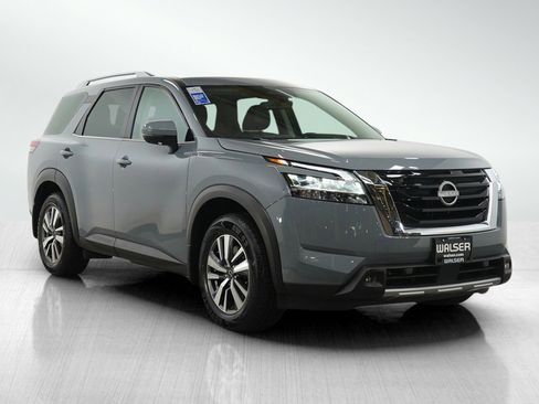 Used 2024 Nissan Pathfinder SL AWD/4WD image 7