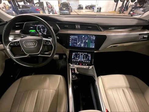 Used 2024 Audi Q8 e-tron Premium Plus w/ Premium Plus Package image 15