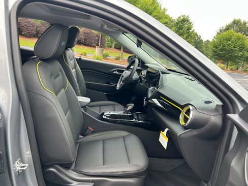 New 2026 Chevrolet Trax ACTIV w/ Sunroof Package FWD image 48
