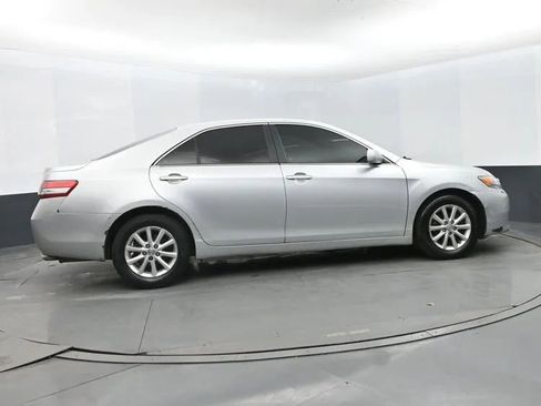 Used 2011 Toyota Camry XLE w/ SE/XLE Extra-Value Pkg image 4
