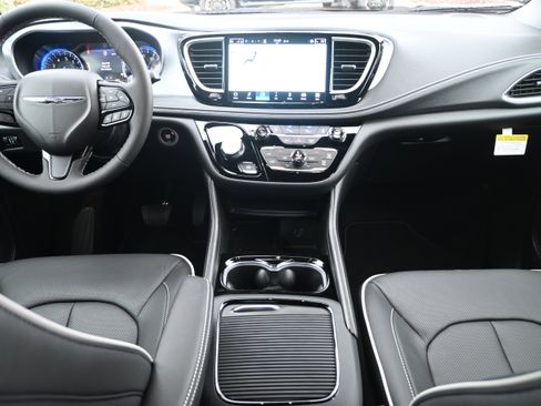 New 2026 Chrysler Pacifica Limited w/ S Appearance Package image 3