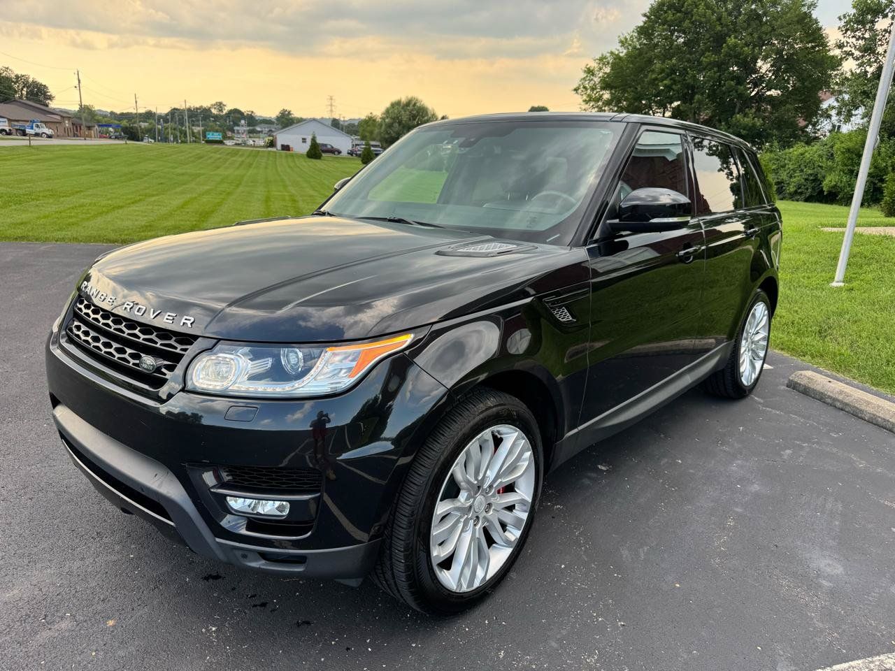 Used 2015 Land Rover Range Rover Sport Supercharged AWD/4WD image 2