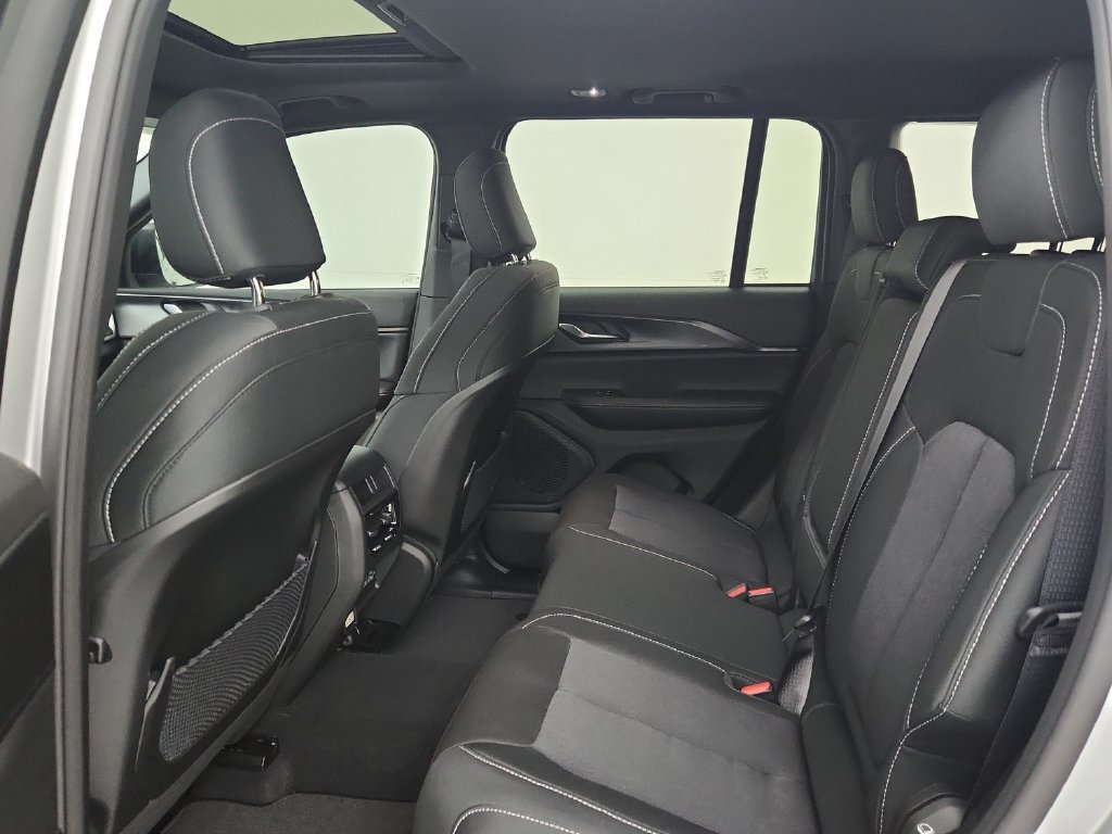 New 2026 Jeep Grand Cherokee Laredo X AWD/4WD image 31