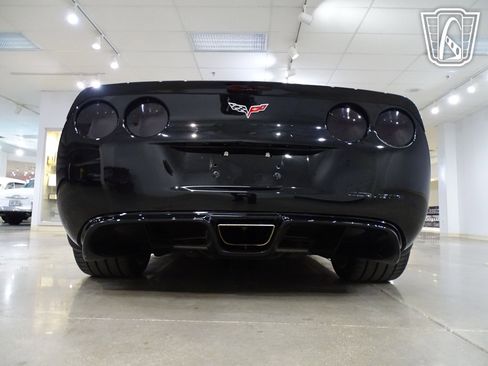 Used 2006 Chevrolet Corvette Coupe w/ Performance Package image 13