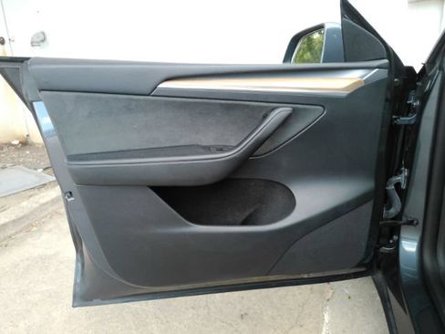 Used 2023 Tesla Model Y AWD image 11