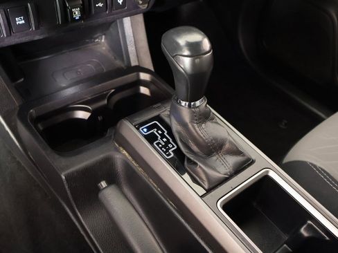 Used 2021 Toyota Tacoma TRD Off-Road image 8