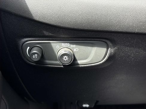 Used 2019 Chevrolet Equinox LT FWD image 19