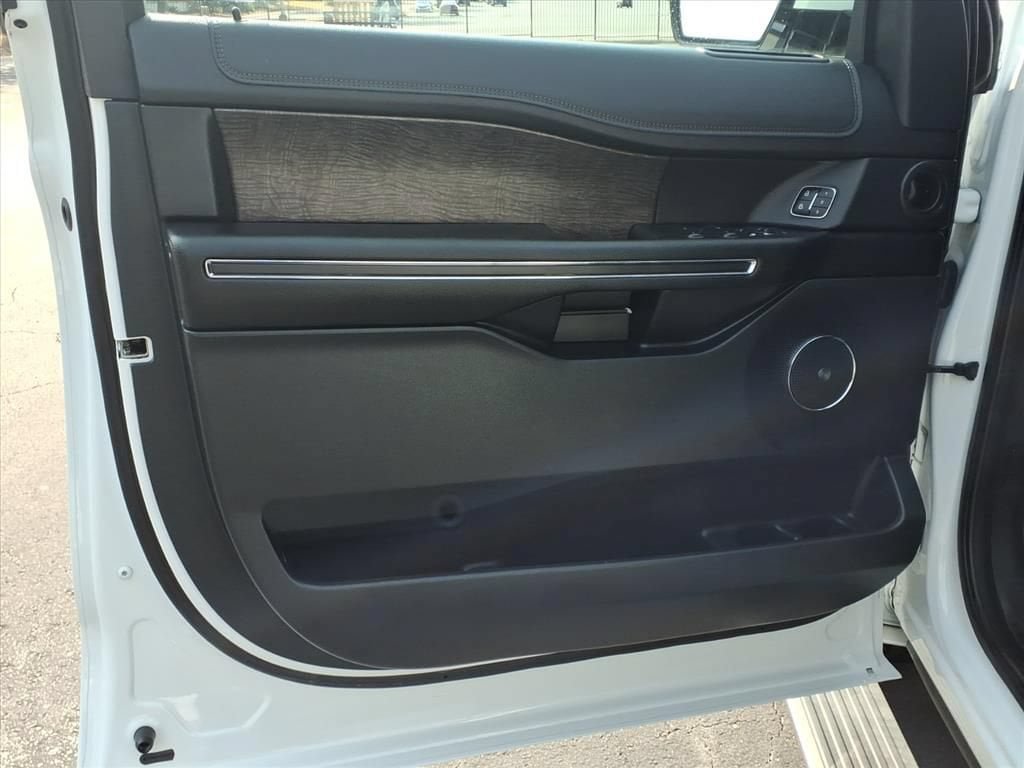 Used 2021 Ford Expedition Limited AWD/4WD image 17