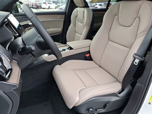 New 2026 Volvo XC90 T8 Ultra w/ Lounge Package image 8