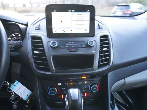 Used 2019 Ford Transit Connect XLT w/ XLT Premium Package image 18