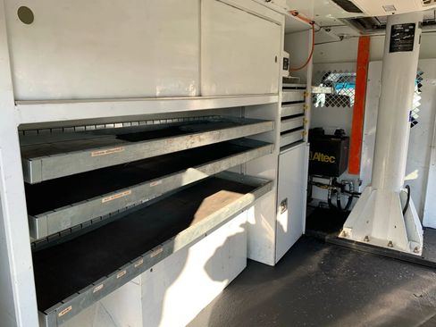 Used 2017 Ford E-350 and Econoline 350 Super Duty image 30