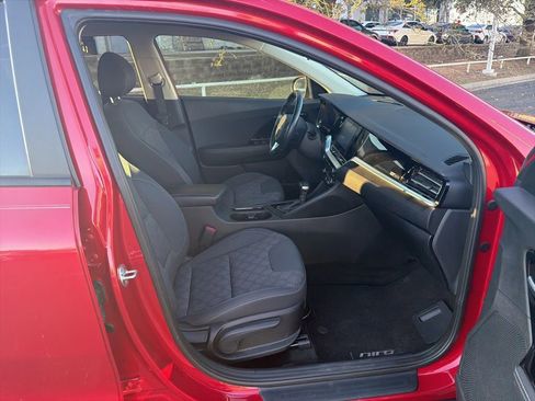 Used 2022 Kia Niro LXS image 29