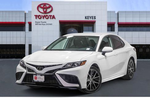 Certified 2024 Toyota Camry SE FWD image 1