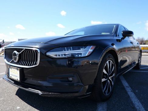Used 2021 Volvo S90 T6 Momentum image 3