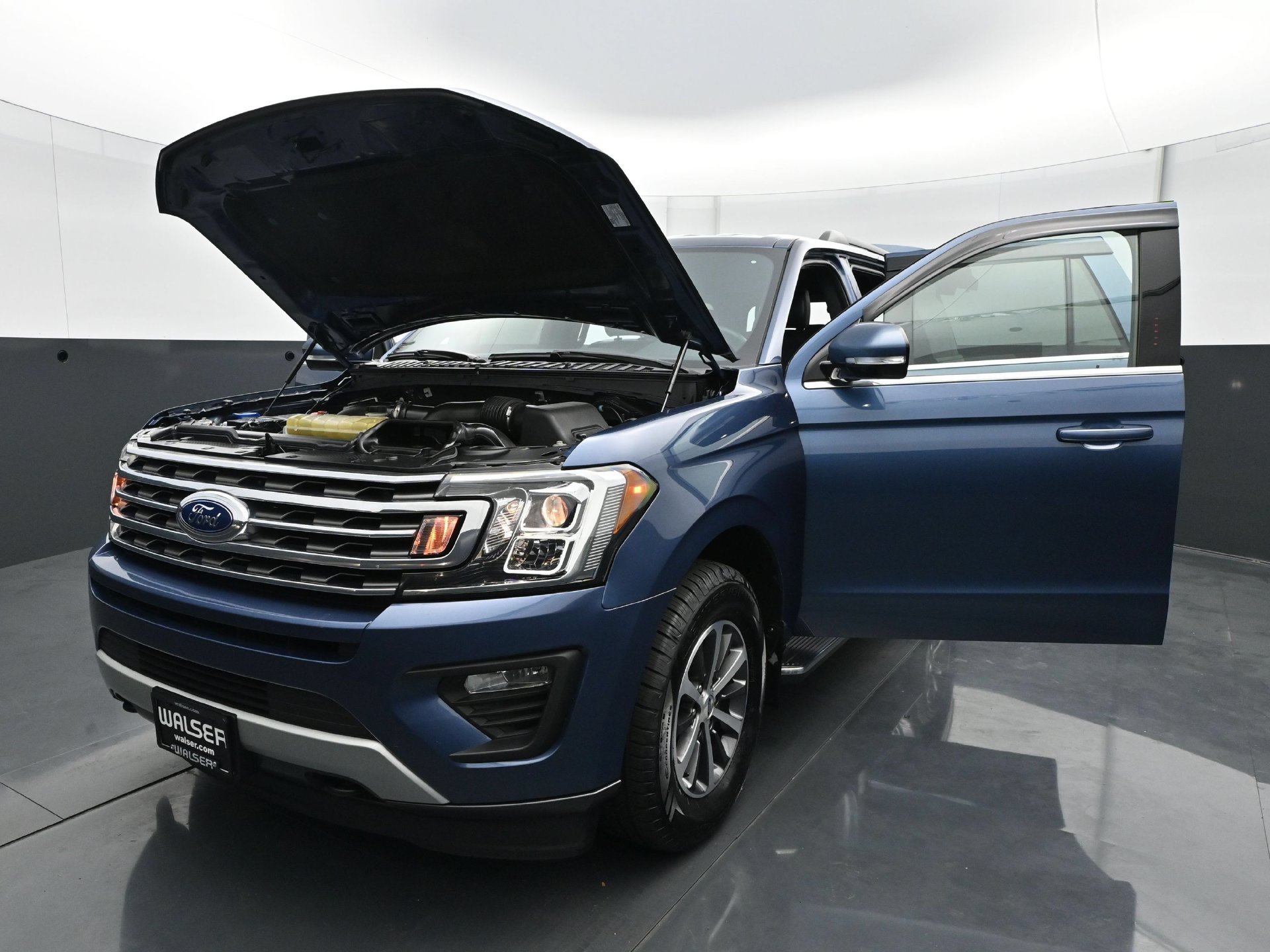 Used 2019 Ford Expedition XLT w/ Equipment Group 202A AWD/4WD image 31