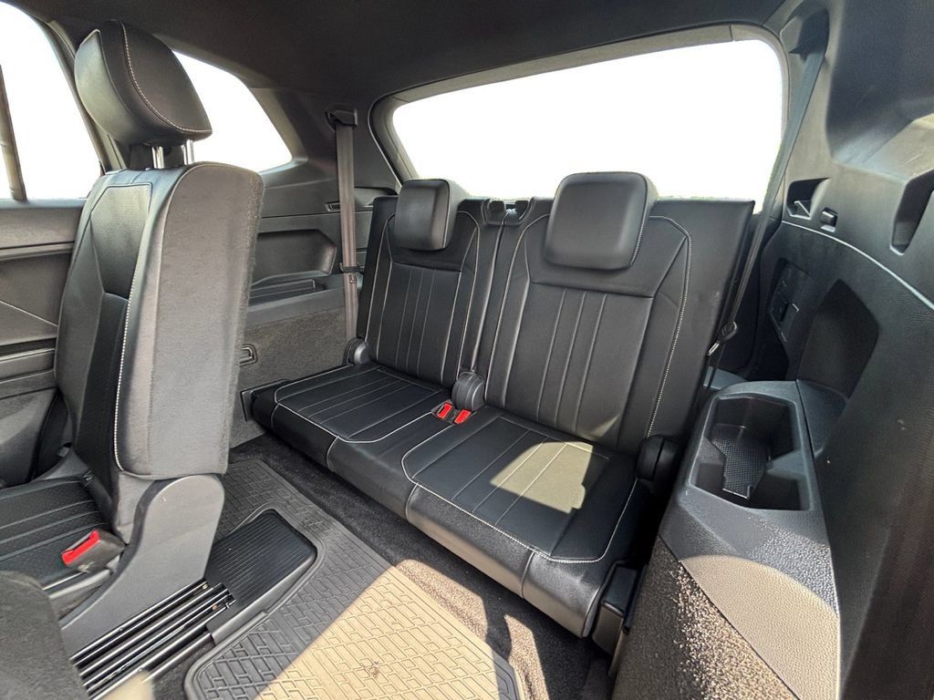 Used 2022 Volkswagen Tiguan SE R-Line FWD image 21