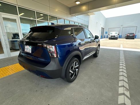 Used 2025 Nissan Kicks SV w/ SV Premium Package FWD image 6