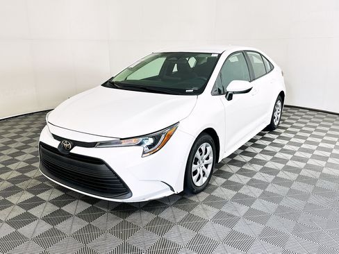 Used 2024 Toyota Corolla LE FWD image 7