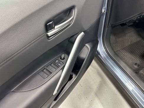 Used 2025 Toyota Corolla Cross XSE image 9