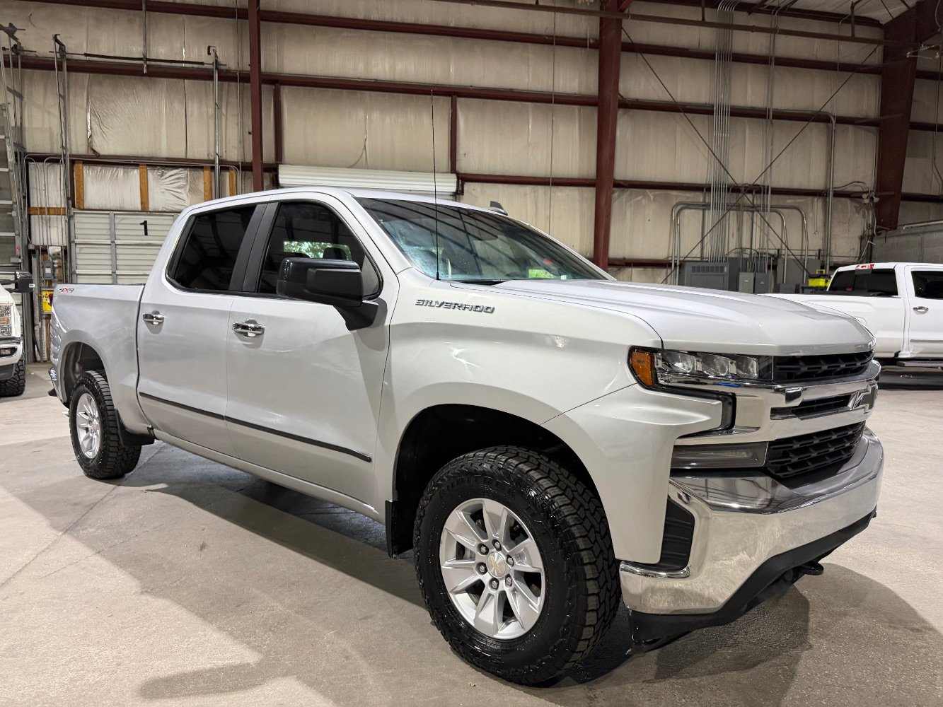 Used 2021 Chevrolet Silverado 1500 LT AWD/4WD image 2