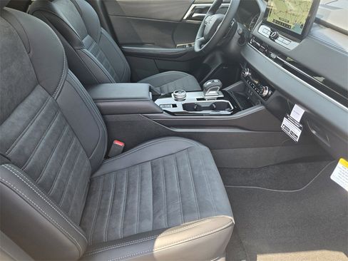 New 2025 Mitsubishi Outlander SE image 10