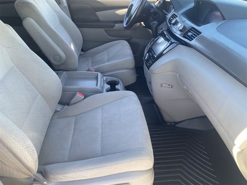 Used 2016 Honda Odyssey SE image 12