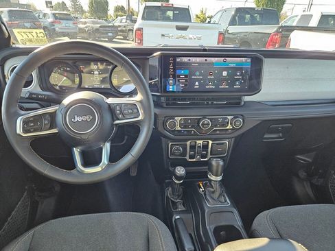 Used 2024 Jeep Wrangler Unlimited Sahara image 27