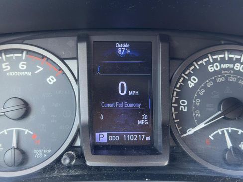 Used 2019 Toyota Tacoma TRD Sport AWD/4WD image 9
