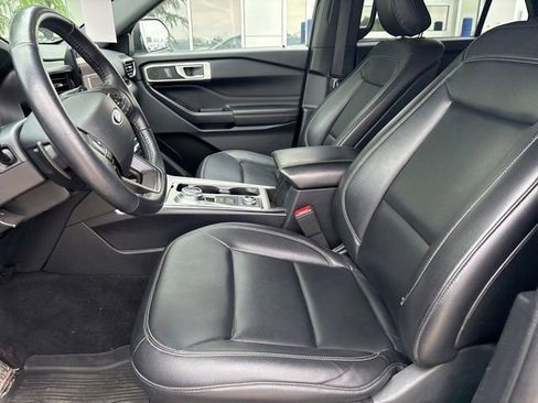 Used 2020 Ford Explorer XLT w/ Equipment Group 202A AWD/4WD image 12