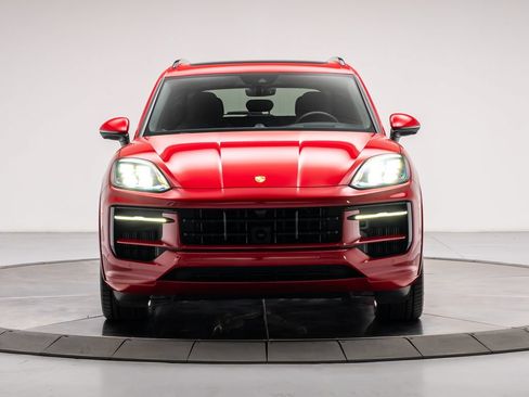Used 2025 Porsche Cayenne GTS AWD/4WD image 8