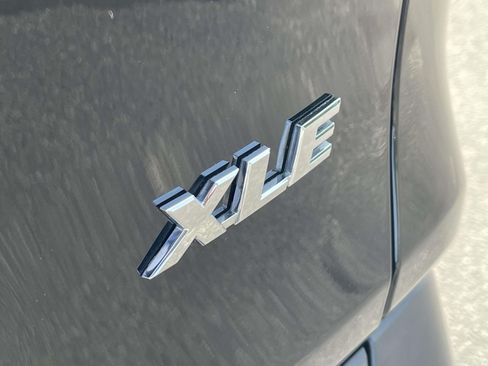 Used 2019 Toyota RAV4 XLE Premium w/ Cold Weather Package FWD image 8