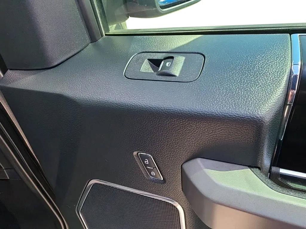 Used 2019 Ford F150 Platinum w/ Equipment Group 701A Luxury AWD/4WD image 23