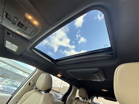 Used 2022 Toyota Sienna XLE image 21