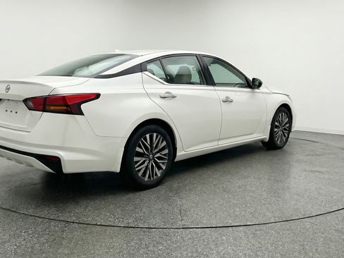 Used 2025 Nissan Altima 2.5 SV image 9