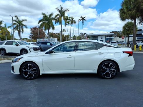 Certified 2023 Nissan Altima 2.5 SR image 2