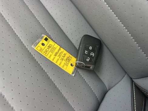 Used 2025 Volkswagen Jetta SE image 33