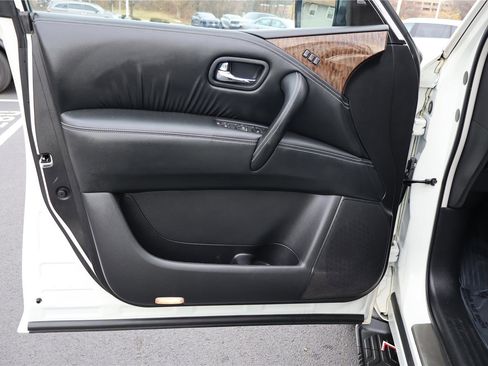 Used 2018 Nissan Armada Platinum w/ Interior Lighting Package image 13