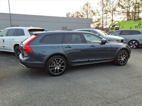 Used 2020 Volvo V90 T6 Cross Country image 4