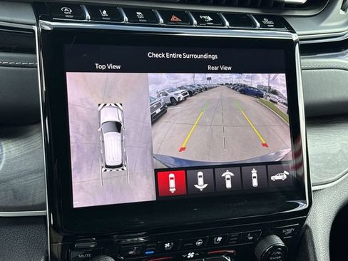 Used 2022 Jeep Grand Cherokee Limited w/ Luxury Tech Group II AWD/4WD image 26