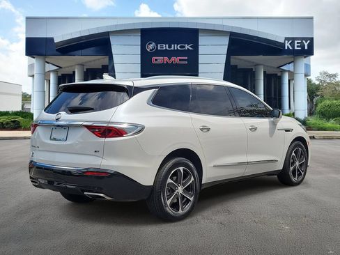 Used 2022 Buick Enclave Essence w/ Experience Buick Package FWD image 4