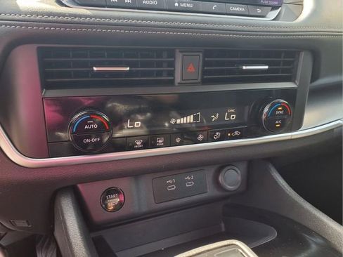 Used 2025 Nissan Rogue SV AWD/4WD image 18