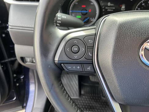 Used 2024 Toyota Venza LE AWD/4WD image 20