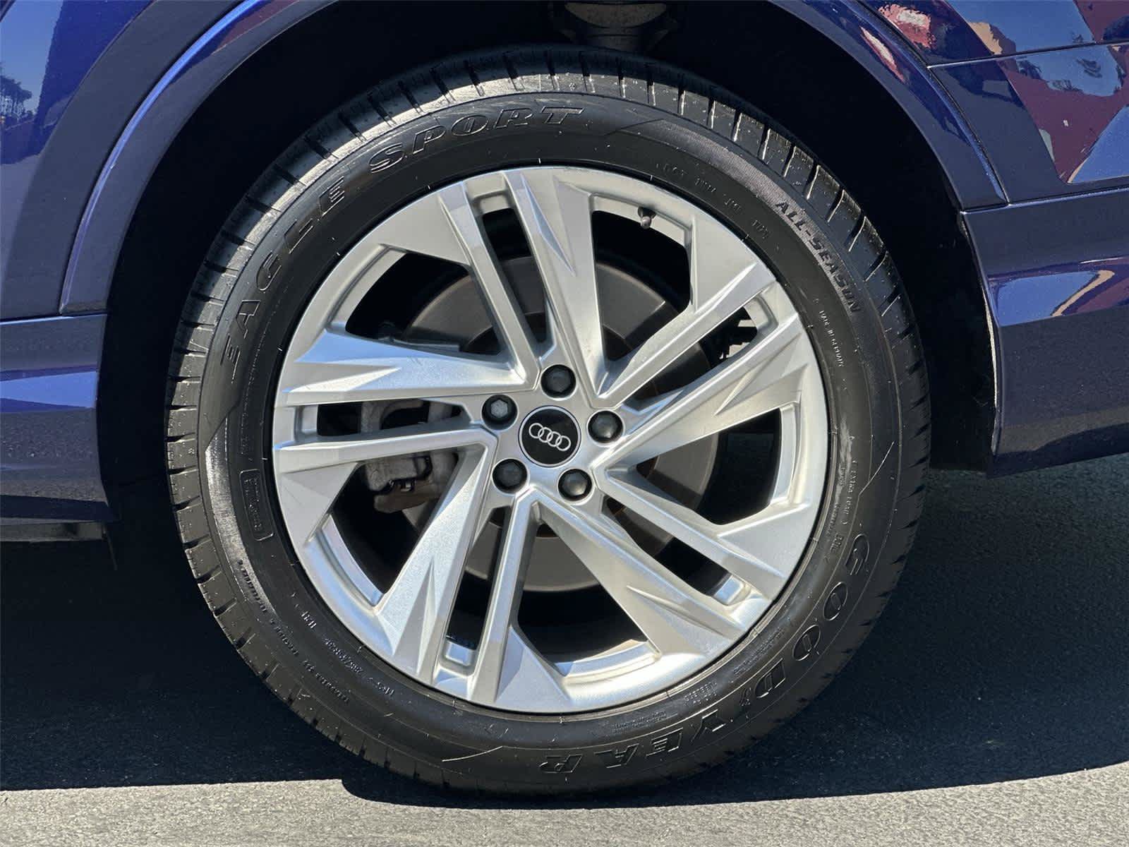Used 2021 Audi Q7 2.0T Premium Plus w/ Premium Plus Package AWD/4WD image 9