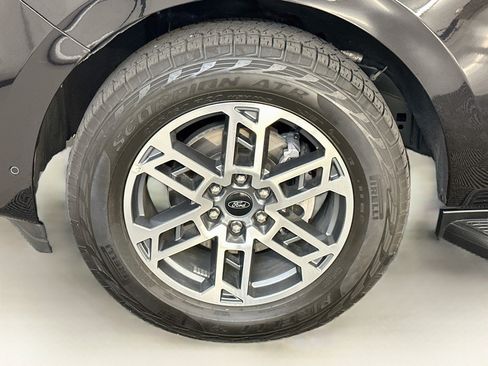 Used 2025 Ford Expedition Active AWD/4WD image 38