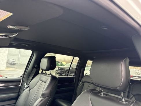 Used 2024 Jeep Wagoneer L 4WD w/ Premium Group I image 7