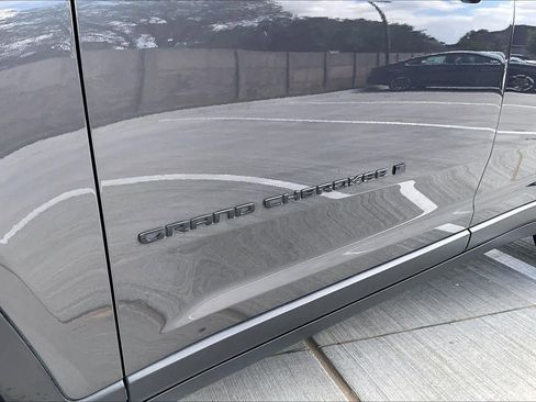 Used 2023 Jeep Grand Cherokee Altitude image 30