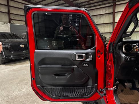 Used 2020 Jeep Gladiator Sport w/ Quick Order Package 24S image 11