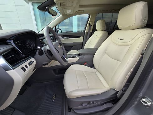 Used 2024 Cadillac XT6 Premium Luxury w/ Technology Package image 10