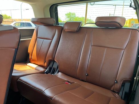 Used 2018 Ford Expedition XLT w/ Equipment Group 202A RWD image 30