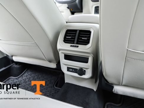 Used 2023 Volkswagen Tiguan SE image 36